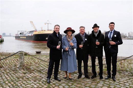 Somtrans en United Bunkers dopen lng-bunkerschip aan Antwerpse kaaien