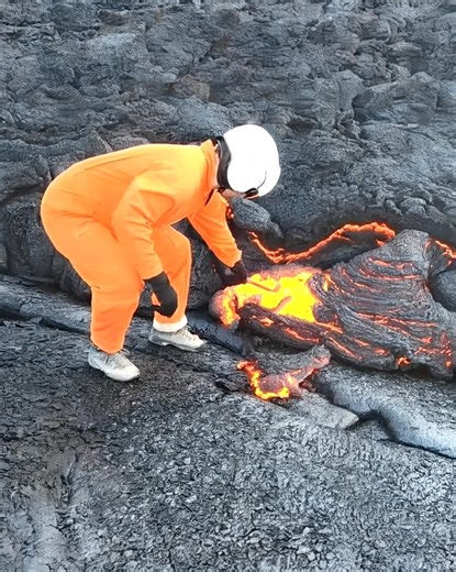Such a cool reaction when they add water to the lava 🤯 🌋 👏 | UNILAD