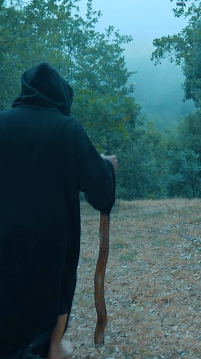 ‎Al Hashim حسن هاشم‎ on Instagram‎: "اليوم خذوا نفساً عميقاً .. فعند اكتمال القمر، موعدنا 🔥✌🏼🌘 اضبطوا منبّهاتكم، هذا وقت النشر والعرض المباشر للحلقة على يوتيوب👇🏼 . الثامنة مساءً بتوقيت مكة المكرمة والقدس المحتلة والقاهرة وبلاد الشام وقطر والكويت واليمن والصومال وبغداد . التاسعة مساءً بتوقيت أبوظبي ومسقط . السابعة مساءً بتوقيت طرابلس والخرطوم . السادسة مساءً بتوقيت الجزائر والرباط وتونس . والخامسة عصراً بتوقيت غرينتش . على قناتي في يوتيوب AL HASHIM . ملاحظة: سيتم نشر رابط العرض المباشر بعد ق