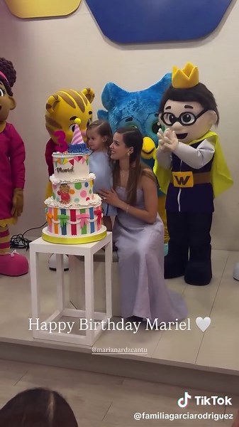 Cumpleaños de Mariel: Celebrando con Alegría