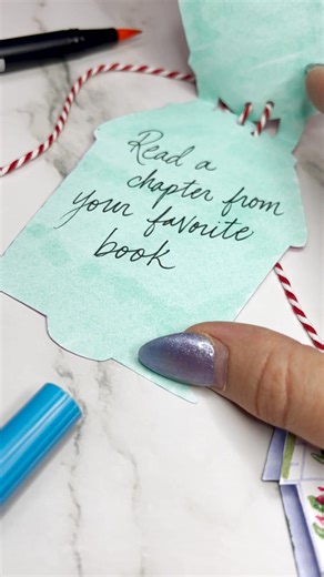 Spice up your advent calendar with this little DIY garland of goodness. @designed.by.shea here and I just adore the Lenox vintage spice jars, so those were my main inspiration. I used the Dual Brush Pens for color and the MONO Drawing Pen 03 for lettering and inside message.⁠ ⁠ .⁠ ⁠ Art by @designed.by.shea⁠ ⁠ .⁠ ⁠ PRODUCTS USED:⁠ ⁠ .⁠ ⁠ MONO Drawing Pen 03⁠ ⁠ Dual Brush Pens⁠ ⁠ .⁠ ⁠ #tombow #tombowusa #tombow2024 #designedbyshea #handlettering #adventcalendardiy #adventcraft #christmascraft #ad