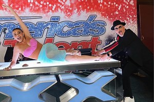 Self-Proclaimed Germaphobe Howie Mandel Touches ‘AGT’ Co-Host Sofia Vergara’s Feet In Order To Avoid Shaking Hands