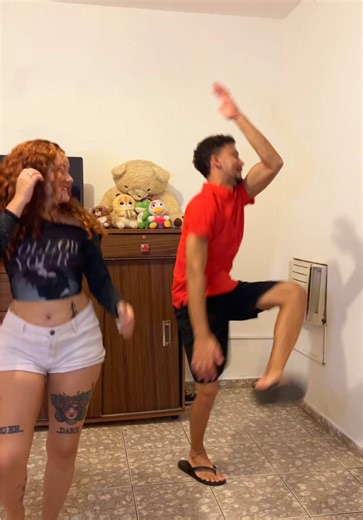 Ana Flor is Back with Dance Moves!