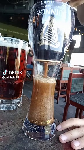 La Cerveza Guinness: 12 Grados y su Color Mágico