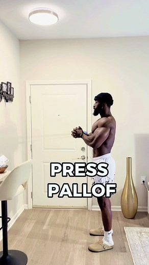5 Reasons the Pallof Press Deserves a Spot in Your Core Routine 🧠🔥 1️⃣ Builds Anti-Rotation Strength — Teaches your core to resist movement, protecting your spine and improving overall stability. 2️⃣ Engages the Entire Core — Abs, obliques, and deep stabilizers all fired up. 3️⃣ Boosts Lifting Power & Daily Strength — Better core control = better squats, deadlifts, and everyday movement. 4️⃣ Safe & Joint-Friendly — High reward, low risk. Gentle on joints but still delivers serious results. 5️⃣