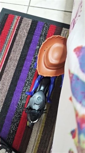 TOY STORY 2 CENA QUE BUZZ É BALA NO ALVO SALVA WOODY É JESSIE NO AVIÃO