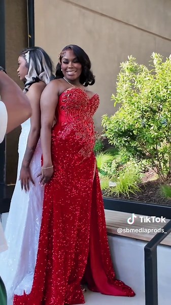 Quick BTS of my most recent prom shoot 💃🏽💃🏽 Make sure you book @theprodshive for all of your photography/videography services 📸🎥 BTS: @_babyjass *I DO NOT OWN RIGHTS TO SONG* • • #ATL #NYC #DMV #Photography #ATLPhotographer #NYCPhotographer #Videographer #TFM #TheHiveProds #Prom #Prom2025 #ATLProms