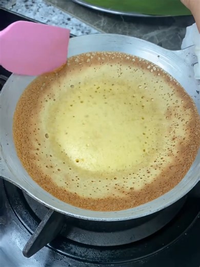 Banh Bo Nuong or Vietnamese honeycomb cake is one of the most popular cakes in Vietnamese cuisine. It is characterized by a beautiful honeycomb appearance and a yummy pandan, coconut flavor. Learn all the ins and outs of making this classic gluten-free, dairy-free Vietnamese dessert including what goes into getting the perfect honeycomb appearance. 194 Market St, Newark, NJ 07102 #banhbo #botlambanhbo #nauan #xuhuong #fyp #foryoupage #fypシ #foryou