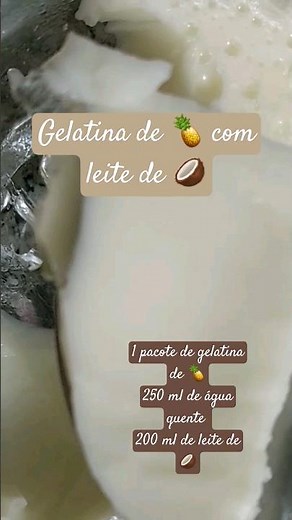 Gelatina de ananás com leite de côco