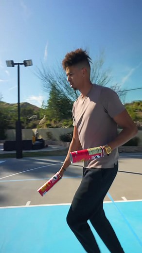 Ballin’ is fun and all… but even more awesome with Pringles Can Hands. Who’s trying to catch these Can Hands @iamkrislondon? 🏀