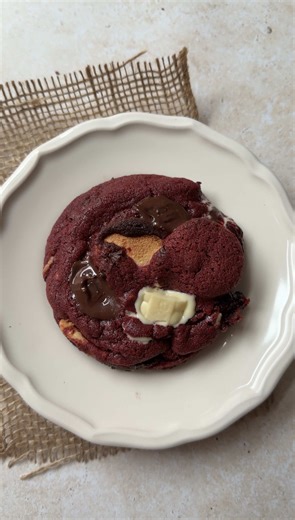 Indulge in Red Velvet S’mores Cookies Recipe