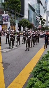 It's the first Istana Changing of Guards ceremony in 2 years! Were you in the crowd at the #Istana entrance this evening to catch The Singapore Army’s Military Police and SAF Band musicians in action?💂‍♀️🥁 | PIONEER