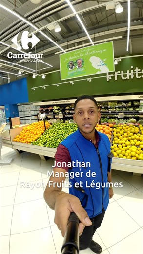 Qui s’assure de la fraicheur et de la qualité des fruits et légumes que tu achètes ? C’est Jonathan, Manager de Rayon. Exigeant et rigoureux, il manage son rayon comme un pro, découvre vite son parcours. Si toi aussi, l'aventure Carrefour Martinique te tente, alors rejoins-nous : https://www.carrefour-martinique.com/JoinUs | Carrefour Martinique