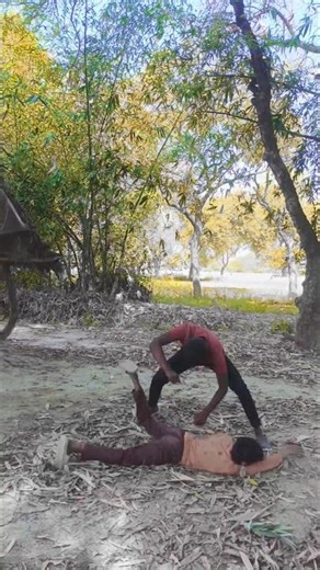 मार खाने के बाद भी हंसरहा है 🥰।#comedy #funny #trending #youtubeshorts 🥰