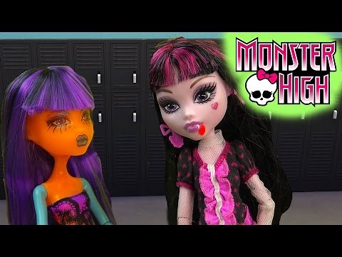 Monster High Draculaura CAM Ghoul Drama Clawd Wolf Doll Playing Video Cookieswirlc