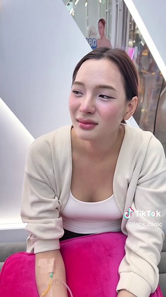 เข้า LABX ไม่ต้องใช้คนละครึ่ง! เพราะความจึ้งมันอยู่ที่ IV White Aura ซื้อ 1 แถม 2 เพียง 999.- 💉✨ #POV #ตลก #คนละครึ่ง #ดริปผิว #POV #LABXClinic #LABXReview #FriendofLABX #thebeautiverse