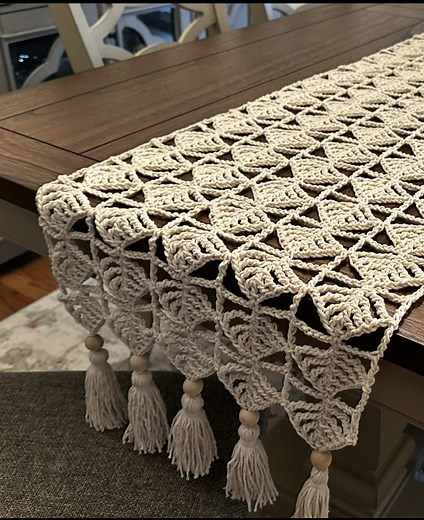 Crochet Table Runner Tutorial: Part 2 with Yarn Bee