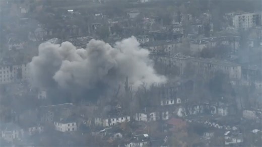 城市战场精准打击！滑翔制导炸弹 + 旋风 - S 火箭炮 协同作战实录