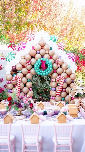 Holiday fun is sure to be had with this darling Gingerbread House Decorating Party by @rachelfujihara! See all the details on #KarasPartyIdeas.com today via the link in bio (or on Facebook, click below) 🎄 Vendors: Design | Planning: @rachelfujihara Florals: @bloemen.farm Balloons: @capableballoons Photography: @rachelfujihara Cake: @frostedfujicakes Rentals: @itsmypartyrentalsfresno Stationary | Invitation: @invitedbyaudriana Cookies: @thesproutedgourmet https://karaspartyideas.com/2023/12/ging