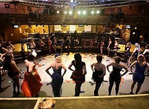 Fastest Burlesque Glove Peel Circle