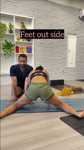 Wrong vs Correct Frog Pose Adjustment #YogaShorts #FrogPose #Flexibility #Yoga #stretching