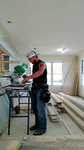 Hilarious Carpenter Fail Caught on Camera