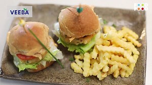 32K views · 265 reactions | Mac n Cheese Burger - Kids special burger recipe covered in special sauce and filled with mac 'n' cheese is just yummlicious. #FoodFood | FoodFood | Facebook