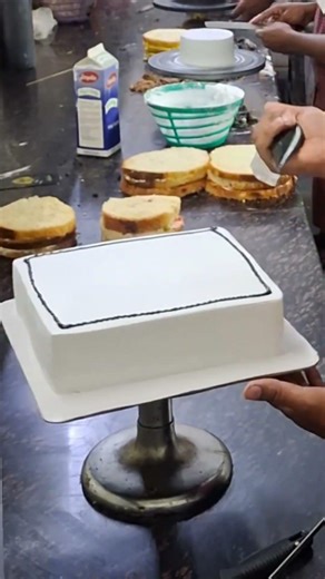 #cake #christmas #howtomakecakecreamathome #christmascakedesign #WeddingCake #FestiveBaking #Holiday