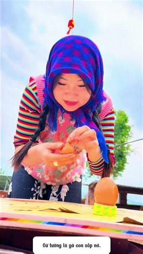 How Little Mei hatched chicken eggs when she was a child #funny #entertainment