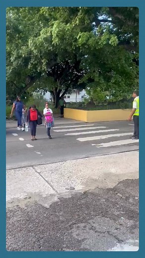 BACK TO SCHOOL: Thousands of students filled the halls of campuses across the country Monday morning, marking the official start of the 2025–2026 academic year. Parents and administrators say their top priority this year goes beyond the classroom, focusing not only on strong academic performance, but also on supporting the overall well-being and mental health of every child. 📸: @lintonritchiejr | Eyewitness News Bahamas