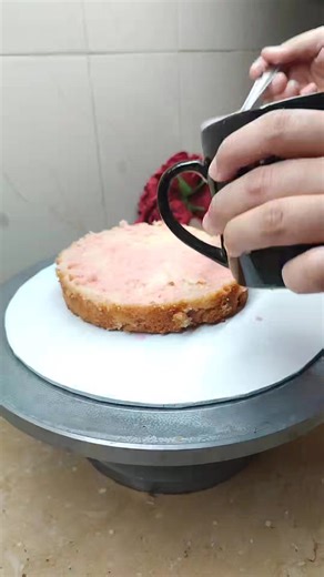 vinatge cake tutorial for order @whatsapp 03030014829 #caketutorial #vintagecake #themecake #customizedcake #homebaker #birthdaycake #baking #cakes #cakedesign | Bake Break