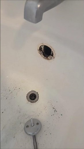 How to remove a bathtub drain plug assembly #plumbing #howto #diy #shorts #ytshorts #shortsfeed