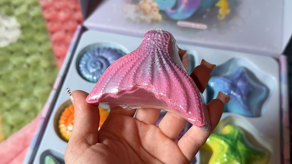 Watch Mermaid bath bombs on Amazon Live