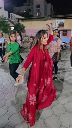 Dev Garba Classes on Instagram: "21 step 💥 . . @devgarbaclasses . . #garba #dandiya #garbanight #garbalover #garbaqueen #garbalover #india #viral #viralvideos #reels #reelsindia #rajkot #fyp #gujju #gujjus #instamood #insta #explorer #dodhiya #garbagroup #instagood #like #trending"