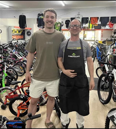 Whyalla's sprint king Leigh Hoffman popped into U Pedals today to say hi. Only a few weeks ago he claimed a bronze and 2 silvers at the world championships. (Yes, Wes is on his tippy toes!!!) | U-Pedal Cycles