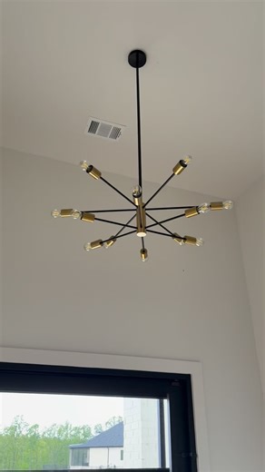 A stunning pivot front door paired with Quaker windows and a sleek sliding back door… This is what excellence looks like. ✨ Whether you’re building your dream home or upgrading your windows and doors, our expert team is here to guide you every step of the way—from initial inspiration to seamless, flawless installation. Builder: Conner McClellan @cm_construction_ Windows: @quakerwindows Let’s bring your vision to life. 📞 501-864-5526 💻 www.eliteentries.com 📧 eliteentriesar@gmail.com 📍 Showroo