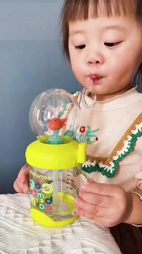 Kids love whales and don’t like to drink water.This time,if you want to see a whale spouting water,you’ll have to drink it .hahahaha #aiskrimmurah #popcorncart #babycup