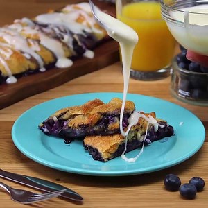 Kickstart Your Day With This Blueberry Cream Cheese Breakfast Braid Here's the recipe: http://enjoyeasymeals.com/y5VI | Easy Meals