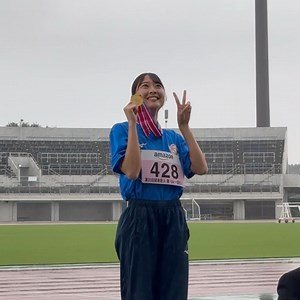 小林美月/ Mitsuki Kobayashi | _ 関東新人 4m15 PB 🥇 最優秀選手賞 U20日本記録まで後1cm‼️ やっとベスト~💙 走れてなさすぎボロボロ助走だけど追い風がなんとか跳ばせてくれました笑 ▷▶︎国スポ | Instagram
