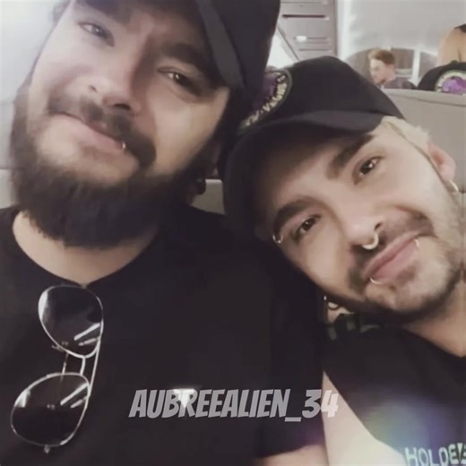 #tokiohotel #tokiohotelfan #alien Tokio Hotel is kewl XP! PLWASE LIKE THIS UP