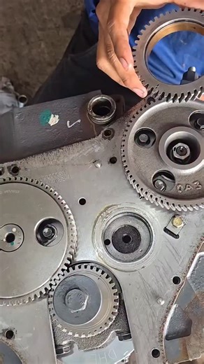 Learn how to replace a gear shaft cover like a pro #mechanic #paccar #cummins #peterbilt #trucksofinstagram #chrome #repair #dieselmechanic #mechaniclife #trucking #foryou #trendingreels #truckmechanic | Mechanic Bob