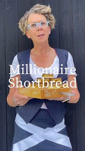 🏴󠁧󠁢󠁳󠁣󠁴󠁿 MILLIONAIRE SHORTBREAD 🏴󠁧󠁢󠁳󠁣󠁴󠁿 This was my ultimate fave tray bake when I was a kid, and I have been asked for this recipe so many times! I was looking through mums old recipe book from the 70s & 80s and found this old supplement on traybakes. The language used is so old fashioned, but the recipes are still true. I only tweaked this slightly, but checked with mum and it was the recipe she used when we were kids! Thankyou to whatever magazine or newspaper this originally cam