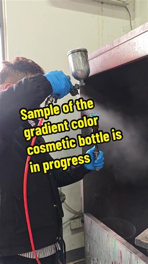 Use our developed glass paint to spray and sample the glass cosmetic bottles to create a gradient color effect#glass#water-based paint#paint#powder coating#Glass paint