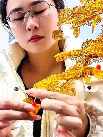 The Art of Patience: Making a Golden Tree from Scratch. #Home #homemade #homedecor #foryoupage #viralvideo #trending #fpy #painting