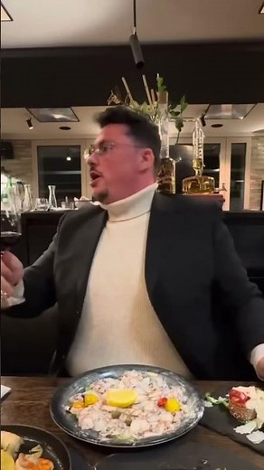 A famous opera singer joins piano girl in cafe