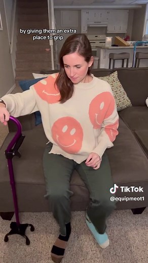 I love a twist on a classic! This small based quad cane works well as a supportive cane but also adds additional support with a fold down handle for sit to stand leverage! The extra support can make a huge difference for those who struggle to stand from low or soft surfaces! Link in bio! #occupationaltherapy #otstudent #physicaltherapy #ptstudent #homehealth #homehealthcare #caregiversupport #carepartner #arthritis #arthritisrelief #rheumatoidarthritis #mobilityaids