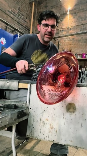 New developments in the hot shop @Stourbridge Glass Museum Allister’s preparing his application to participate in endangered crafts exhibition @Heritage Crafts using a traditional glasscutting process Allister then uses heat to fire polish the surface to the desired level. what a beautiful colour! Next job - that British Glass Biennale application - got yours done yet???? #jobs #glasscutting #art