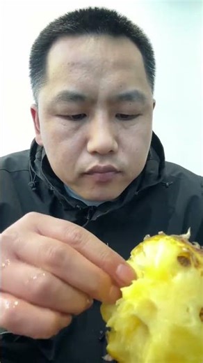 Hand-shredded pineapple, hand-shredded mango and pineapple are delicious and stress-relieving