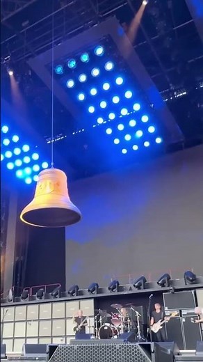 AC/DC sound of 2,000-pound bronze bell! #bellringing #acdc