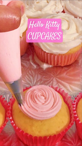 Hello Kitty Cupcakes